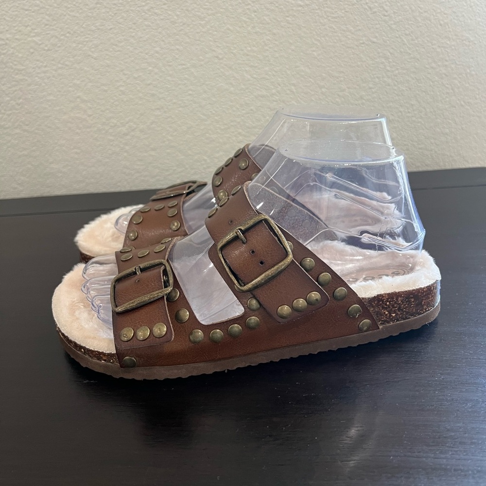 Scoop Women’s Studded Faux Shearling Double Strap Brown Sandals size 7